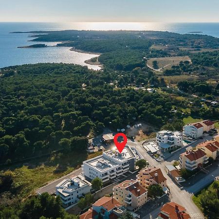 Amazing Apartment In Premantura With Kitchen Eksteriør bilde