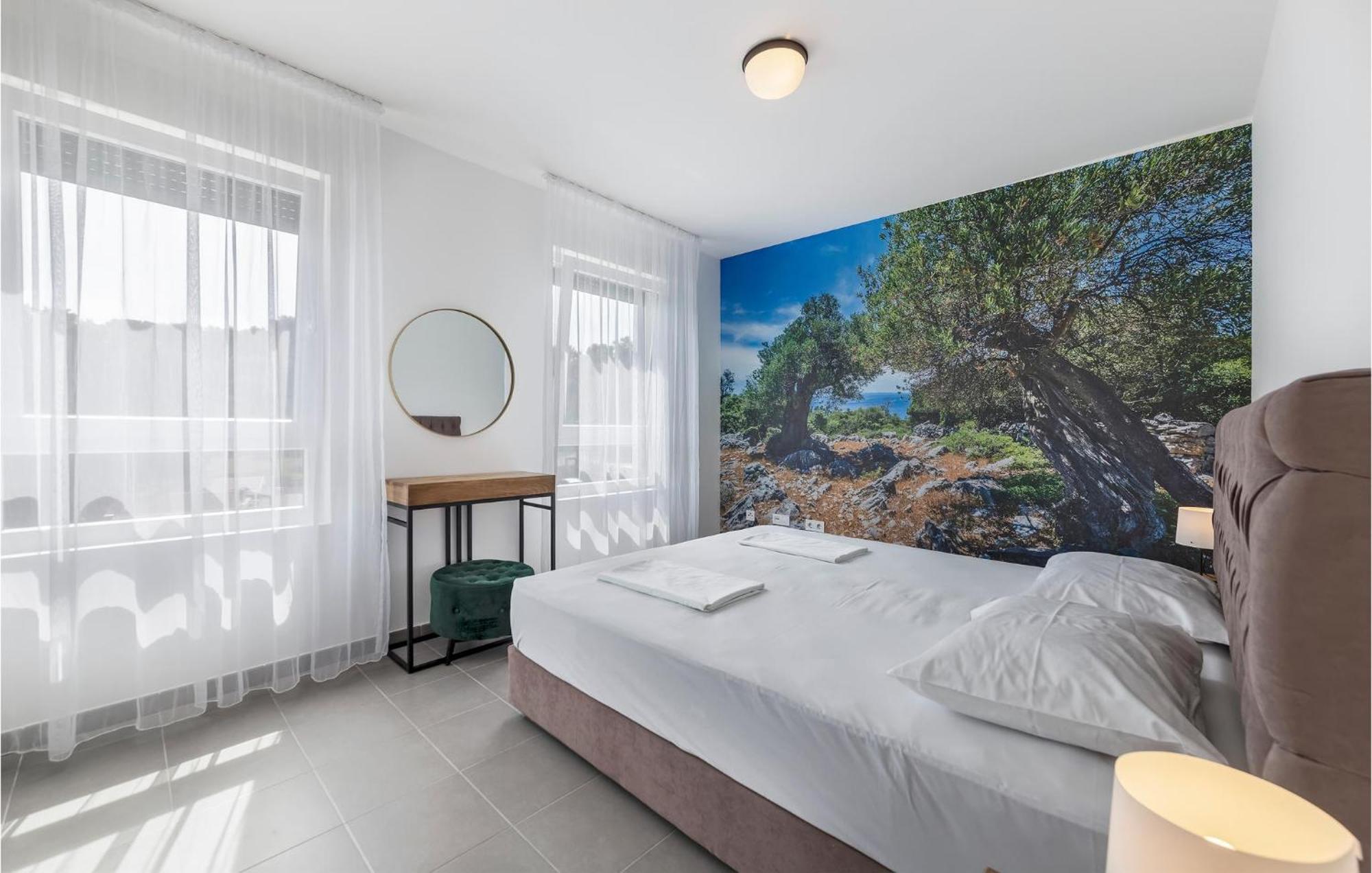 Amazing Apartment In Premantura With Kitchen Eksteriør bilde